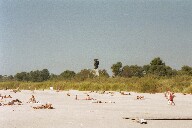 Strand mit Denkmal