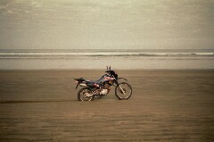 Moped im Sand