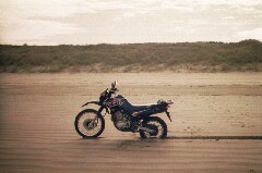 Moped im Sand