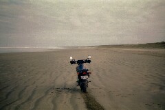 Moped im Sand
